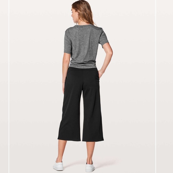 Lululemon Can You Feel The Pleat Crop Pants *21" Black size 8 - Picture 6 of 16